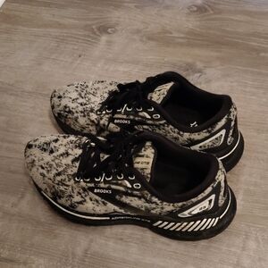 Brooks Black & White Knit Running Sneakers